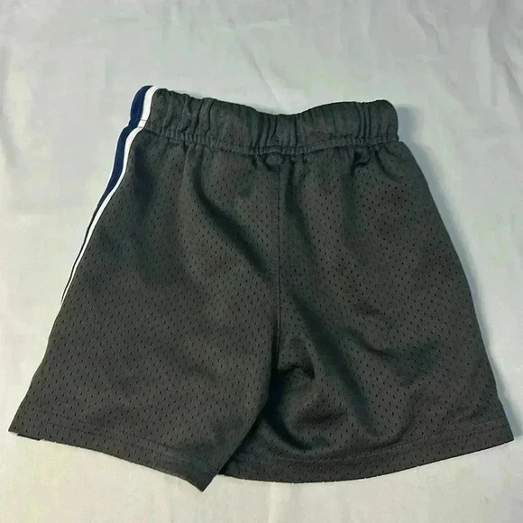 OshKosh B'gosh - Grey pull on sport shorts. Size 3 - Picture 3 of 3